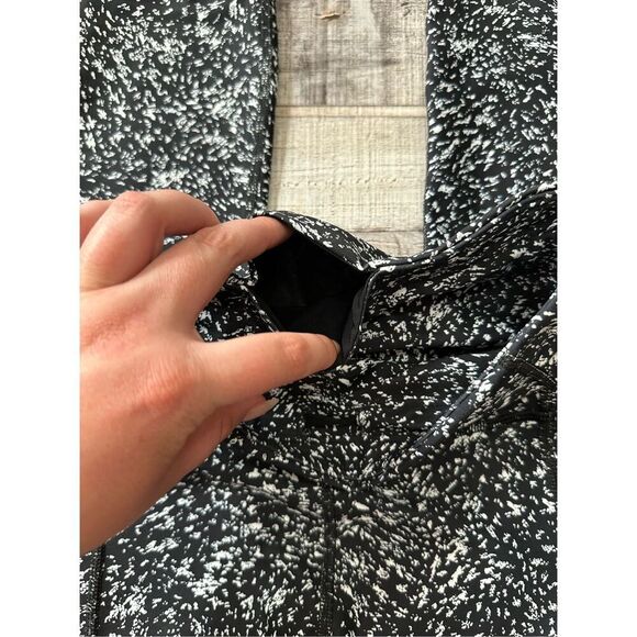 Athleta Ultimate Stash Pocket 7/8 Tight Static Black White | Size small - Picture 7 of 8